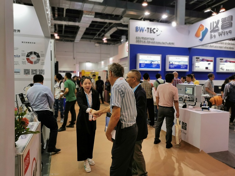 普樂斯等離子表面處理設(shè)備在展覽會(huì)