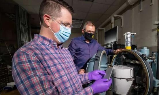 電動汽車用固態(tài)電池