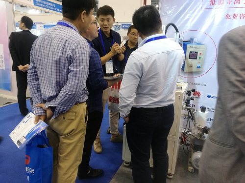 操作普樂斯等離子清洗機