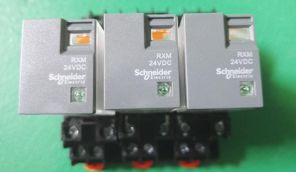 中間繼電器細(xì)節(jié)圖-普樂斯等離子清洗機(jī)