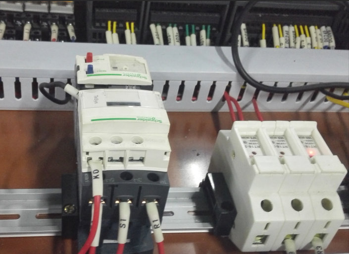 真空等離子清洗機(jī)相序保護(hù)繼電器-普樂斯等離子清洗機(jī)