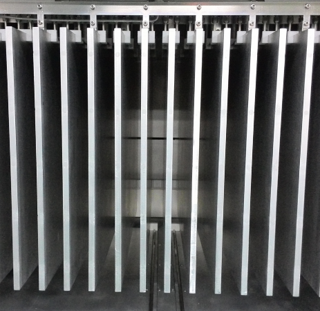 平板垂直式電極結(jié)構(gòu)-普樂(lè)斯等離子清洗機(jī)