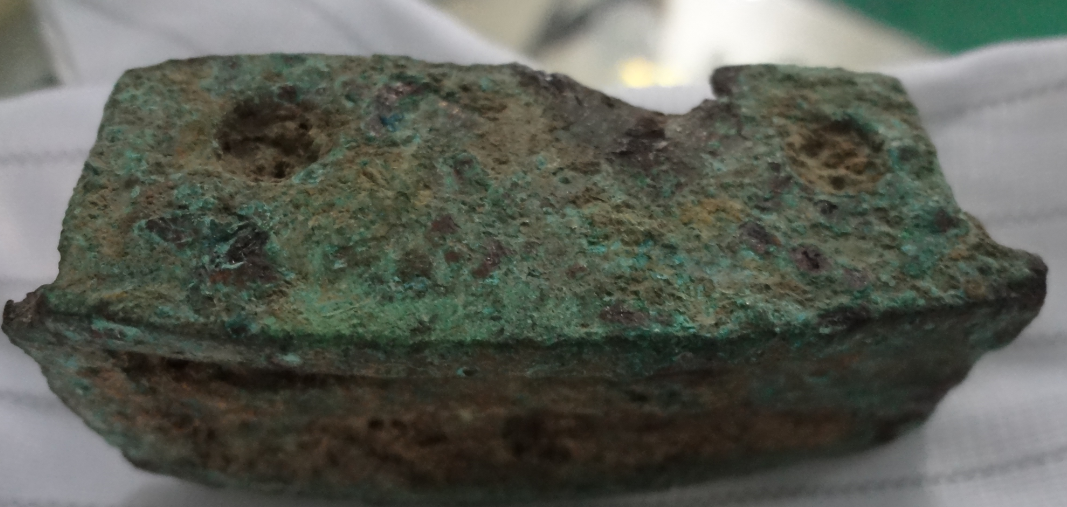 古代斷戈樣件等離子表面處理前-普樂斯等離子清洗機(jī)