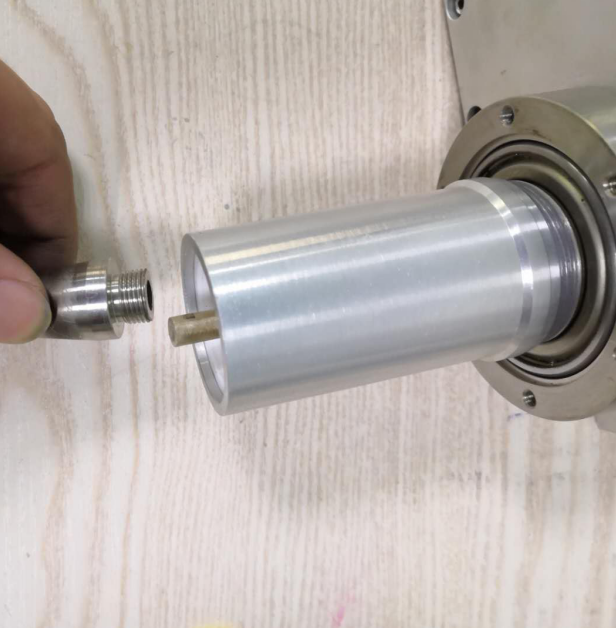 更換常壓等離子處理機內(nèi)電極-普樂斯等離子清洗機