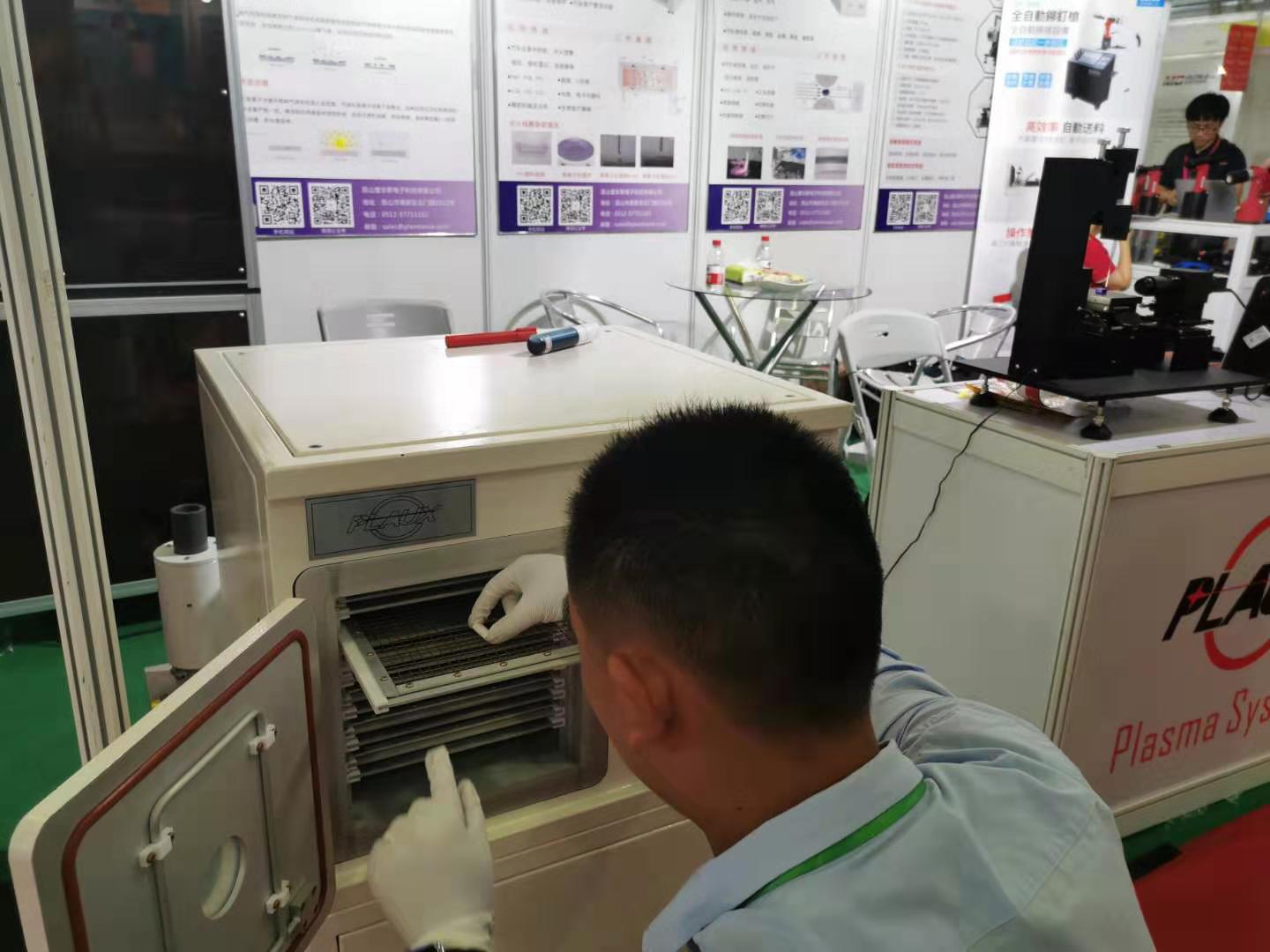 普樂斯等離子清洗機(jī)亮相汽車內(nèi)外飾展，現(xiàn)場測試驗(yàn)證獲好評