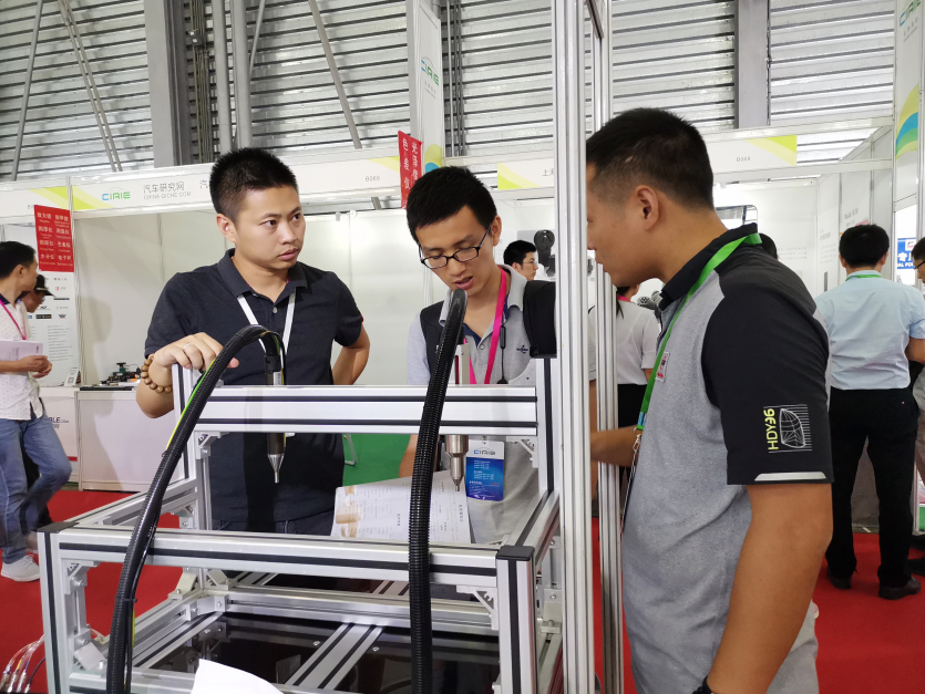 汽車內(nèi)外飾展會現(xiàn)場-普樂斯等離子表面處理