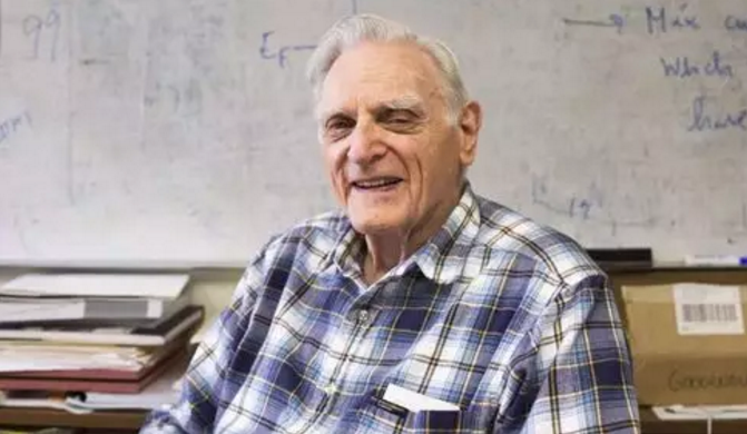 本次諾獎(jiǎng)獲得者約翰·B·古迪納夫-普樂(lè)斯等離子清洗機(jī)