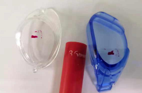 泳鏡鏡面等離子清洗機(jī)處理前達(dá)因值較小-普樂斯